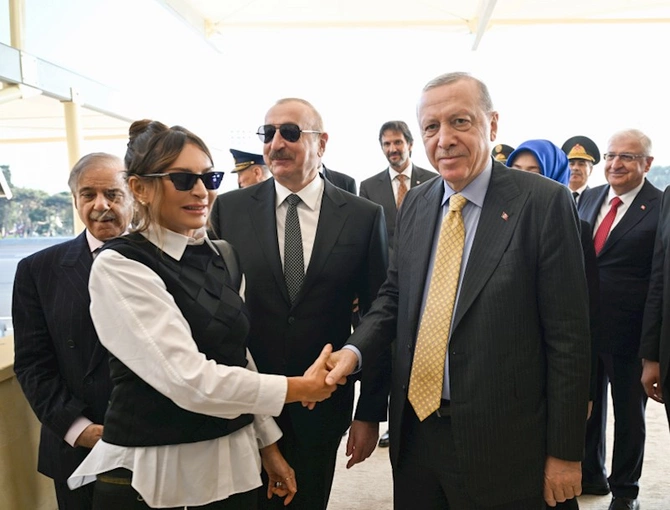 Prezidentlə ailəsinin paraddan yeni FOTOLARI Prezidentlə ailəsinin paraddan yeni FOTOLARI