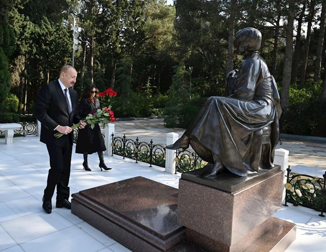 Prezident və birinci xanım Heydər Əliyevin məzarını ziyarət ediblər — FOTOLAR