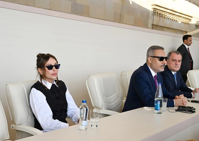 Prezidentlə ailəsinin paraddan yeni FOTOLARI Prezidentlə ailəsinin paraddan yeni FOTOLARI