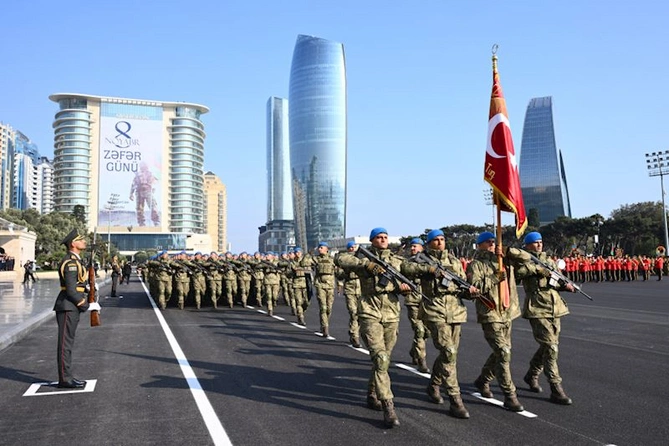 Bakıdakı paraddan tarixi görüntülər — FOTOLAR