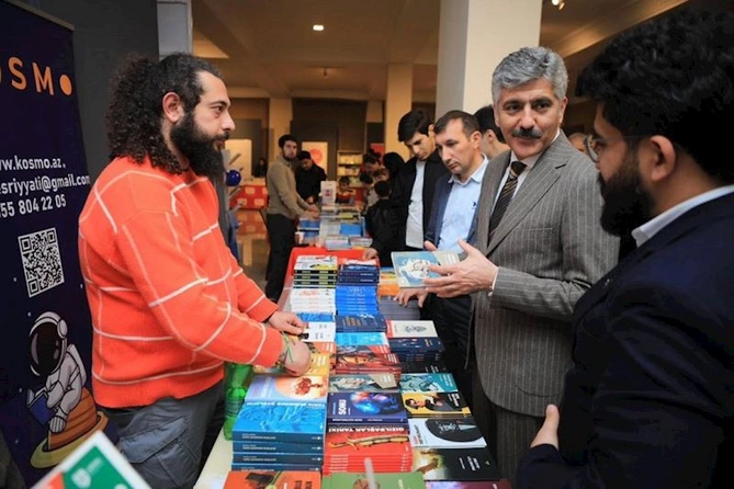 IV Gəncə Kitab Sərgisi maraqla qarşılandı — FOTOLAR