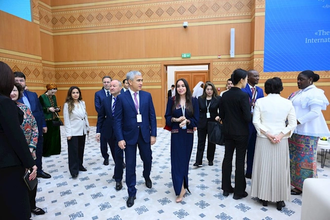 Leyla Əliyeva Türkmənistandakı beynəlxalq konfransda — FOTOLAR Leyla Əliyeva Türkmənistandakı beynəlxalq konfransda — FOTOLAR