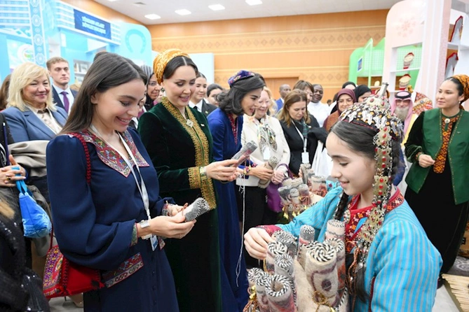 Leyla Əliyeva Türkmənistandakı beynəlxalq konfransda — FOTOLAR Leyla Əliyeva Türkmənistandakı beynəlxalq konfransda — FOTOLAR