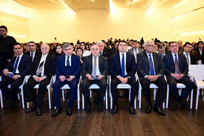 Konstitusiya və mədəniyyət dəyərlərimiz mövzusunda panel müzakirəsi keçirildi — FOTOLAR Konstitusiya və mədəniyyət dəyərlərimiz mövzusunda panel müzakirəsi keçirildi — FOTOLAR