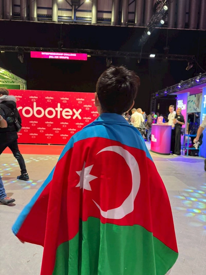 Azərbaycandan olan məktəbli komandası beynəlxalq yarışda qalib gəldi — VİDEO/FOTOLAR Azərbaycandan olan məktəbli komandası beynəlxalq yarışda qalib gəldi — VİDEO/FOTOLAR