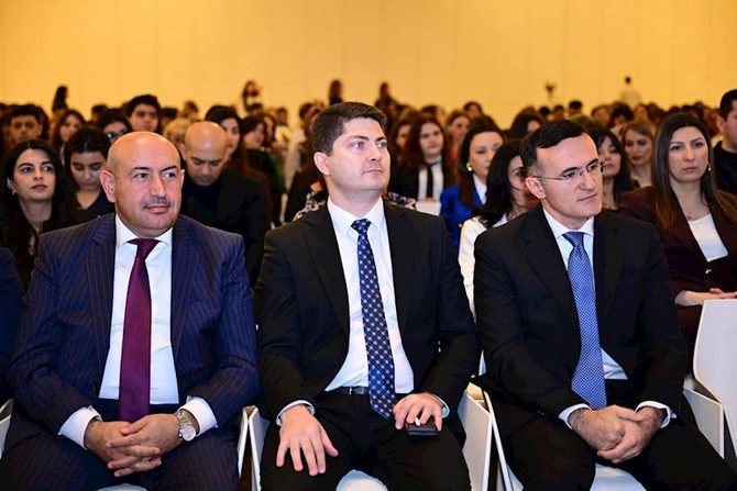 Konstitusiya və mədəniyyət dəyərlərimiz mövzusunda panel müzakirəsi keçirildi — FOTOLAR Konstitusiya və mədəniyyət dəyərlərimiz mövzusunda panel müzakirəsi keçirildi — FOTOLAR