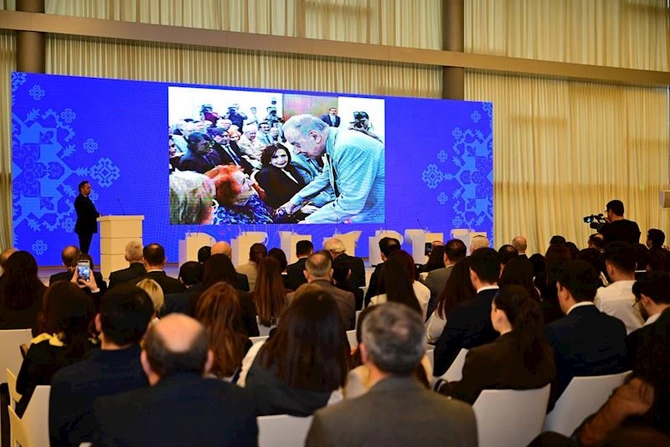Konstitusiya və mədəniyyət dəyərlərimiz mövzusunda panel müzakirəsi keçirildi — FOTOLAR Konstitusiya və mədəniyyət dəyərlərimiz mövzusunda panel müzakirəsi keçirildi — FOTOLAR