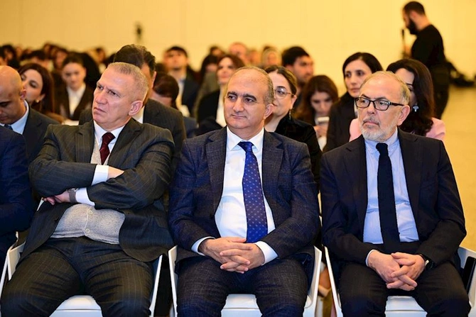 Konstitusiya və mədəniyyət dəyərlərimiz mövzusunda panel müzakirəsi keçirildi — FOTOLAR Konstitusiya və mədəniyyət dəyərlərimiz mövzusunda panel müzakirəsi keçirildi — FOTOLAR