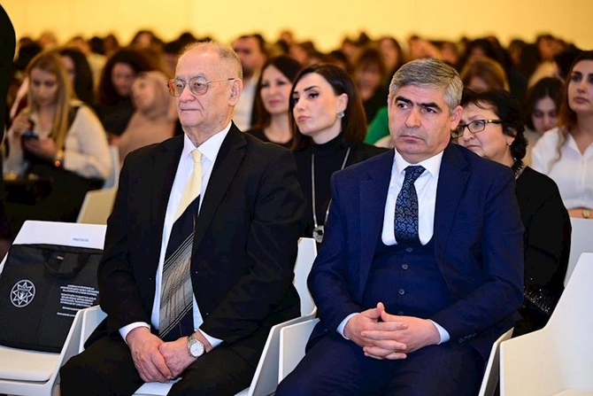 Konstitusiya və mədəniyyət dəyərlərimiz mövzusunda panel müzakirəsi keçirildi — FOTOLAR Konstitusiya və mədəniyyət dəyərlərimiz mövzusunda panel müzakirəsi keçirildi — FOTOLAR