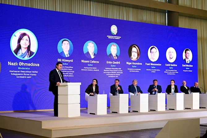 Forumun ilk paneli: Mədəniyyət və hüquq — FOTOLAR