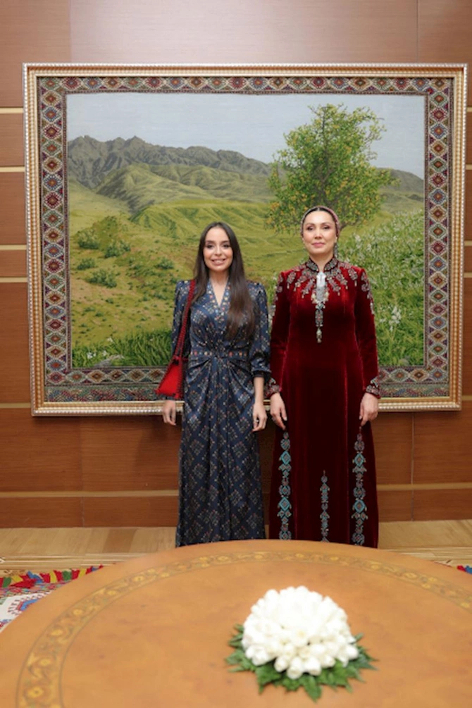 Heydər Əliyev Fondu ilə Qayğıya ehtiyacı olan uşaqlara yardım üzrə xeyriyyə Fondu arasında anlaşma memorandumu imzalanıb — FOTOLAR