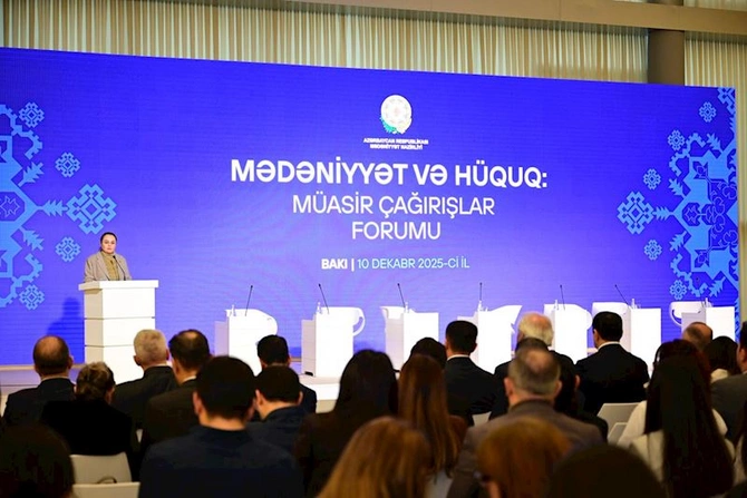 Konstitusiya və mədəniyyət dəyərlərimiz mövzusunda panel müzakirəsi keçirildi — FOTOLAR Konstitusiya və mədəniyyət dəyərlərimiz mövzusunda panel müzakirəsi keçirildi — FOTOLAR