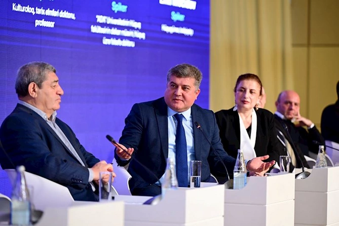Forumun ilk paneli: Mədəniyyət və hüquq — FOTOLAR