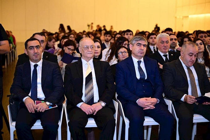Konstitusiya və mədəniyyət dəyərlərimiz mövzusunda panel müzakirəsi keçirildi — FOTOLAR Konstitusiya və mədəniyyət dəyərlərimiz mövzusunda panel müzakirəsi keçirildi — FOTOLAR