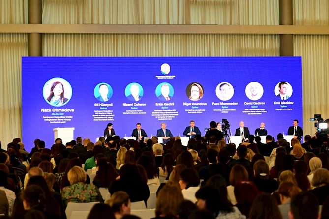 Forumun ilk paneli: Mədəniyyət və hüquq — FOTOLAR