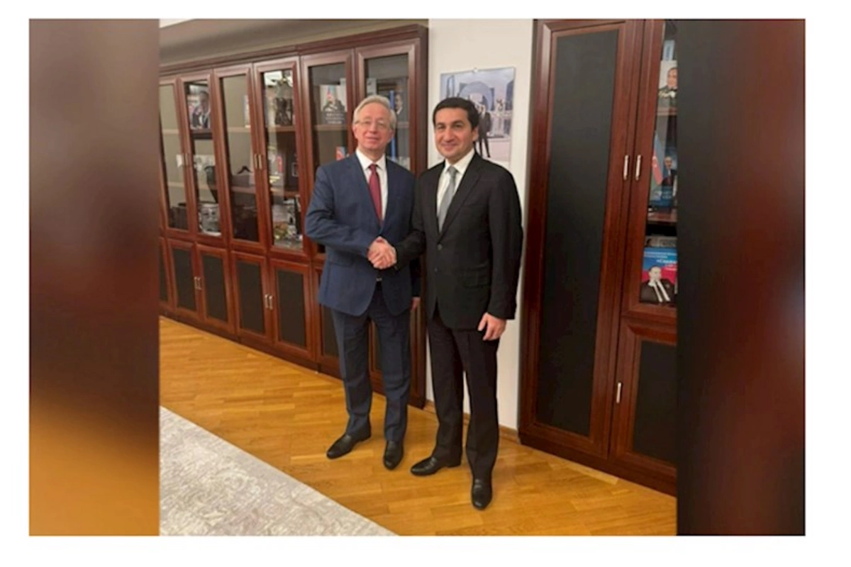 Hikmət Hacıyev Mixail Qaluzinlə regional və beynəlxalq məsələləri müzakirə edib