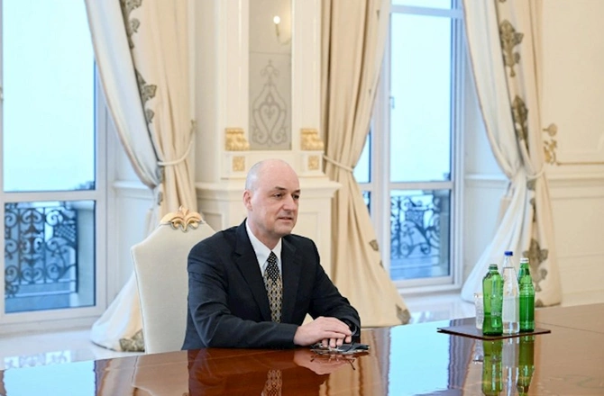 İlham Əliyev “John Deere” şirkətinin Mərkəzi Asiya və MDB ölkələri üzrə prezidentini qəbul edib — FOTOLAR
