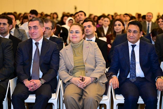 Konstitusiya və mədəniyyət dəyərlərimiz mövzusunda panel müzakirəsi keçirildi — FOTOLAR Konstitusiya və mədəniyyət dəyərlərimiz mövzusunda panel müzakirəsi keçirildi — FOTOLAR