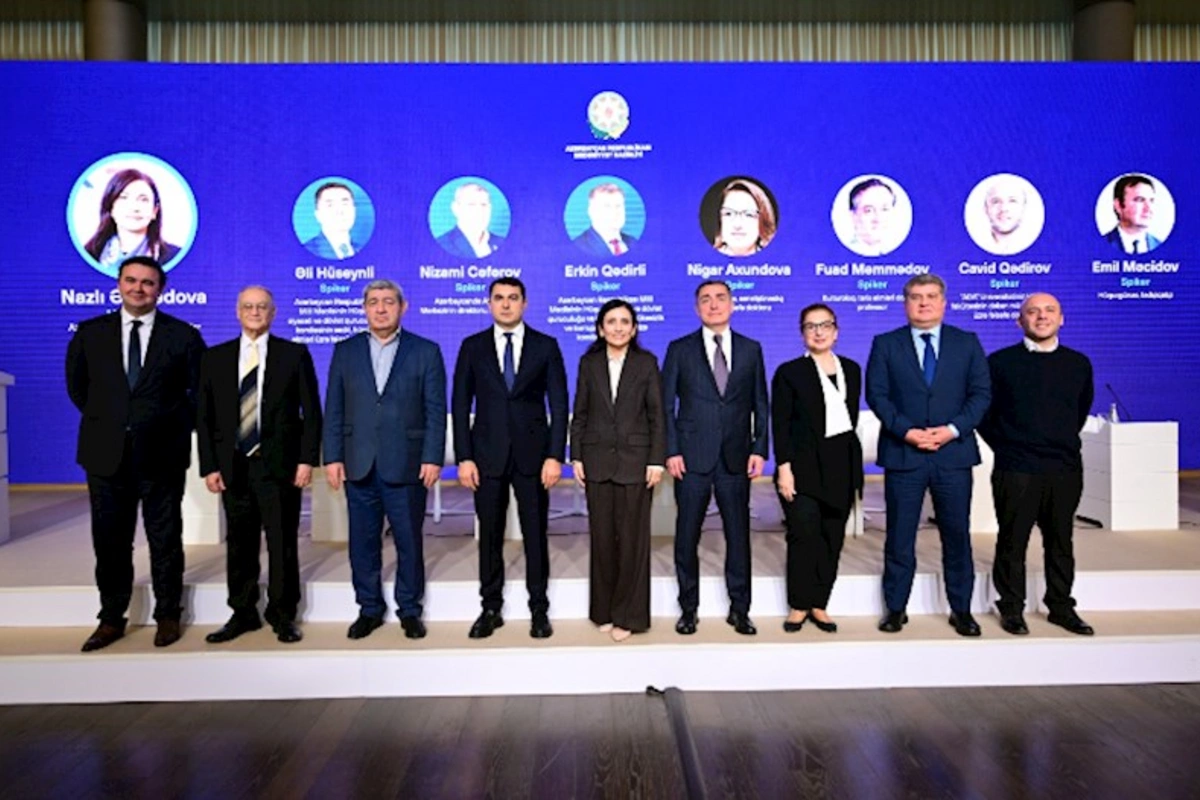 Forumun ilk paneli: Mədəniyyət və hüquq — FOTOLAR