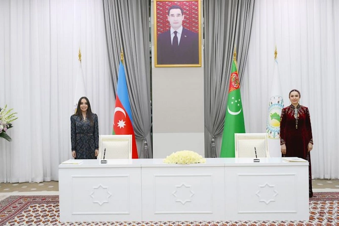 Heydər Əliyev Fondu ilə Qayğıya ehtiyacı olan uşaqlara yardım üzrə xeyriyyə Fondu arasında anlaşma memorandumu imzalanıb — FOTOLAR