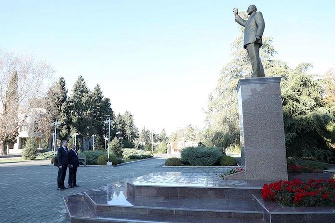 İlin sonuncu vətəndaş qəbulu Naftalan şəhərində keçirildi — FOTOLAR İlin sonuncu vətəndaş qəbulu Naftalan şəhərində keçirildi — FOTOLAR