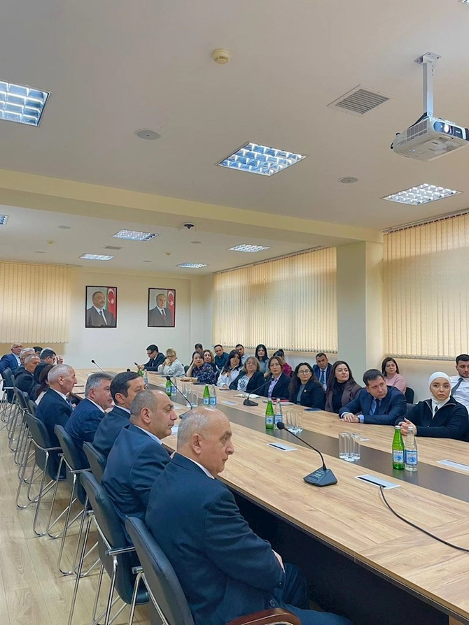 Su və Meliorasiya Elmi Tədqiqat İnstitutuna yeni akkreditasiya attestatı təqdim edilib — FOTOLAR Su və Meliorasiya Elmi Tədqiqat İnstitutuna yeni akkreditasiya attestatı təqdim edilib — FOTOLAR