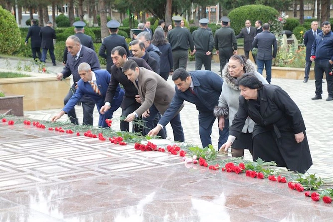 Hacıqabulda Ümummilli liderin vəfatının 22-ci ildönümü ehtiramla yad edildi — FOTOLAR Hacıqabulda Ümummilli liderin vəfatının 22-ci ildönümü ehtiramla yad edildi — FOTOLAR