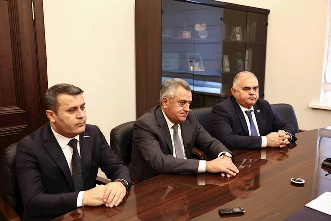 Heydər Əliyevin xatirəsi Həştərxan şəhərində yad edildi — FOTOLAR Heydər Əliyevin xatirəsi Həştərxan şəhərində yad edildi — FOTOLAR