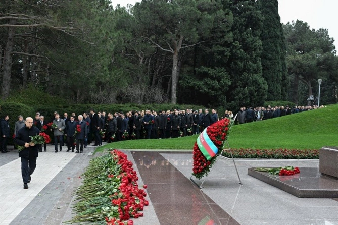 Ümummilli Liderin əziz xatirəsi yad edildi — FOTOLAR