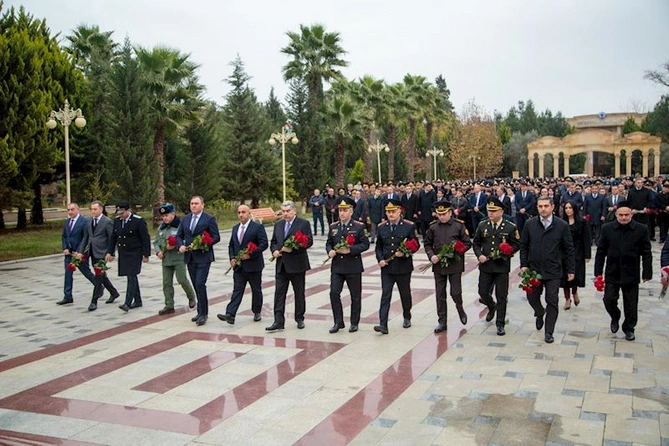Salyanda Ümummilli Lider Heydər Əliyevin xatirəsi yad edilib — FOTOLAR