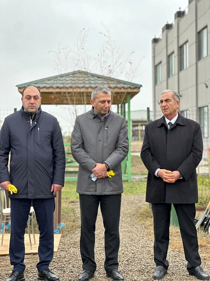 Hacıqabulda Heydər Əliyevin vəfatının 22-ci ildönümü ilə əlaqədar ağacəkmə aksiyası keçirilib — FOTOLAR Hacıqabulda Heydər Əliyevin vəfatının 22-ci ildönümü ilə əlaqədar ağacəkmə aksiyası keçirilib — FOTOLAR