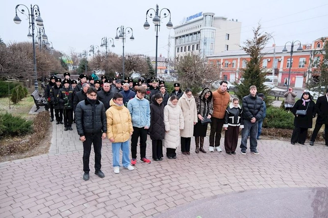 Heydər Əliyevin xatirəsi Həştərxan şəhərində yad edildi — FOTOLAR Heydər Əliyevin xatirəsi Həştərxan şəhərində yad edildi — FOTOLAR