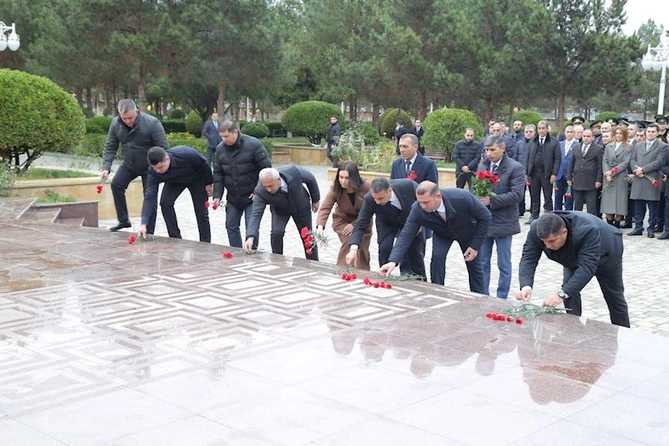 Hacıqabulda Ümummilli liderin vəfatının 22-ci ildönümü ehtiramla yad edildi — FOTOLAR Hacıqabulda Ümummilli liderin vəfatının 22-ci ildönümü ehtiramla yad edildi — FOTOLAR