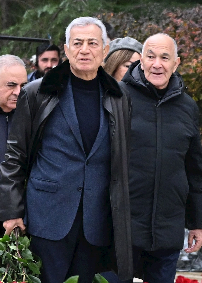 Vaqif Axundov Fəxri xiyabanı ziyarət edib — FOTOLAR