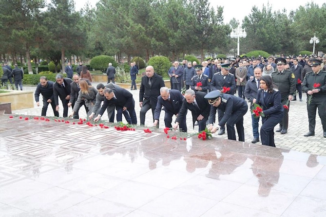 Hacıqabulda Ümummilli liderin vəfatının 22-ci ildönümü ehtiramla yad edildi — FOTOLAR Hacıqabulda Ümummilli liderin vəfatının 22-ci ildönümü ehtiramla yad edildi — FOTOLAR