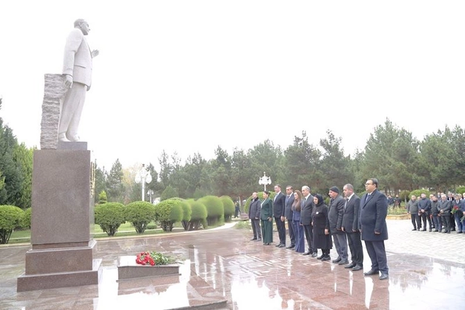 Hacıqabulda Ümummilli liderin vəfatının 22-ci ildönümü ehtiramla yad edildi — FOTOLAR Hacıqabulda Ümummilli liderin vəfatının 22-ci ildönümü ehtiramla yad edildi — FOTOLAR