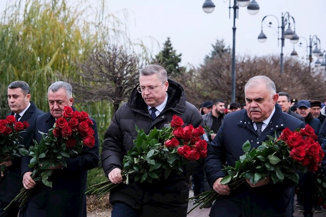 Heydər Əliyevin xatirəsi Həştərxan şəhərində yad edildi — FOTOLAR Heydər Əliyevin xatirəsi Həştərxan şəhərində yad edildi — FOTOLAR