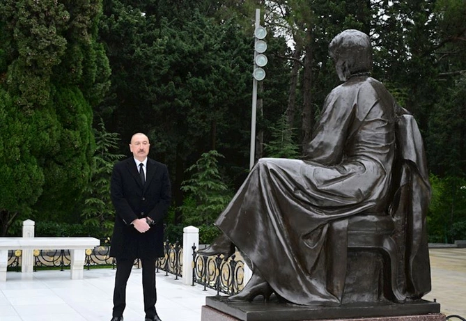 Prezident İlham Əliyev və birinci xanım Mehriban Əliyeva Ümummilli Lider Heydər Əliyevin məzarını ziyarət ediblər — FOTOLAR (YENİLƏNİB)