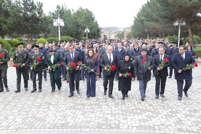 Hacıqabulda Ümummilli liderin vəfatının 22-ci ildönümü ehtiramla yad edildi — FOTOLAR Hacıqabulda Ümummilli liderin vəfatının 22-ci ildönümü ehtiramla yad edildi — FOTOLAR