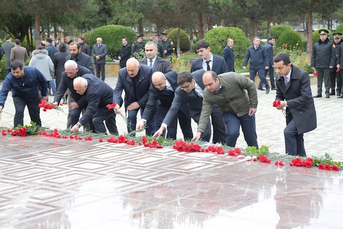 Hacıqabulda Ümummilli liderin vəfatının 22-ci ildönümü ehtiramla yad edildi — FOTOLAR Hacıqabulda Ümummilli liderin vəfatının 22-ci ildönümü ehtiramla yad edildi — FOTOLAR