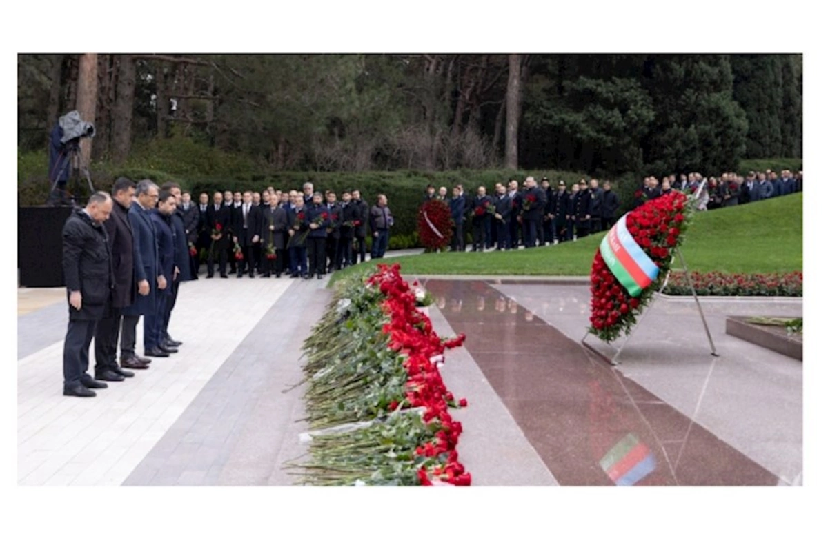 AzerGold QSC və törəmə şirkətlərinin kollektivi Ümummilli Lider Heydər Əliyevin məzarını ziyarət edib — FOTO