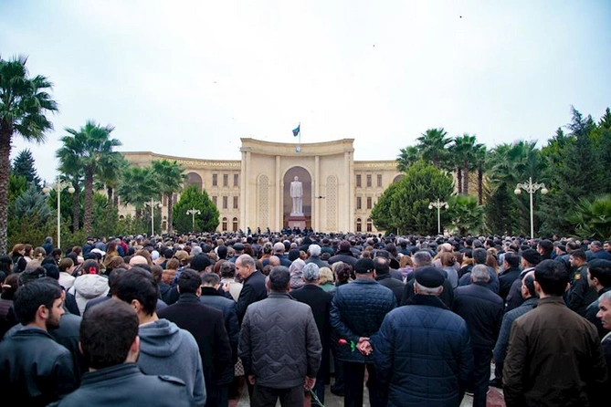 Salyanda Ümummilli Lider Heydər Əliyevin xatirəsi yad edilib — FOTOLAR