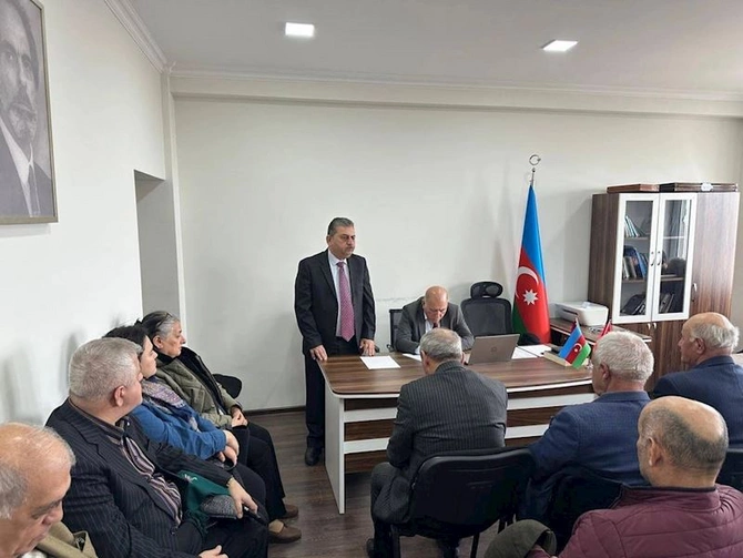 Pənah Hüseyn partiya sədrliyindən istefa verdi — FOTOLAR Pənah Hüseyn partiya sədrliyindən istefa verdi — FOTOLAR