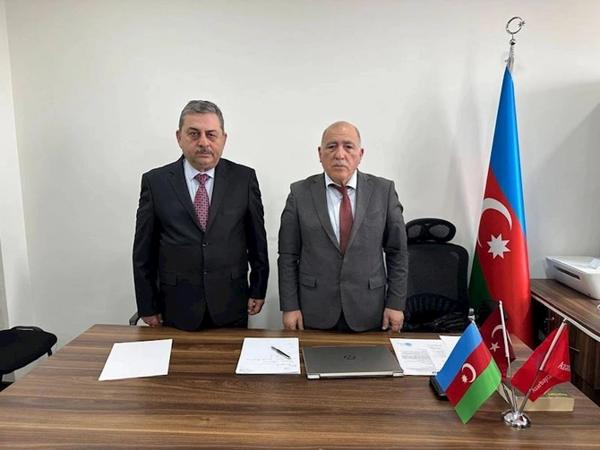 Pənah Hüseyn partiya sədrliyindən istefa verdi — FOTOLAR Pənah Hüseyn partiya sədrliyindən istefa verdi — FOTOLAR