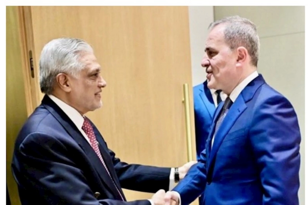 Azərbaycan və Pakistan XİN rəhbərləri regional məsələləri müzakirə ediblər