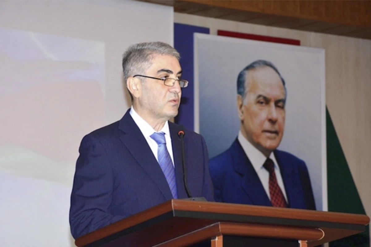 Yeni icra başçısı 23 illik müavini işdən çıxardı
