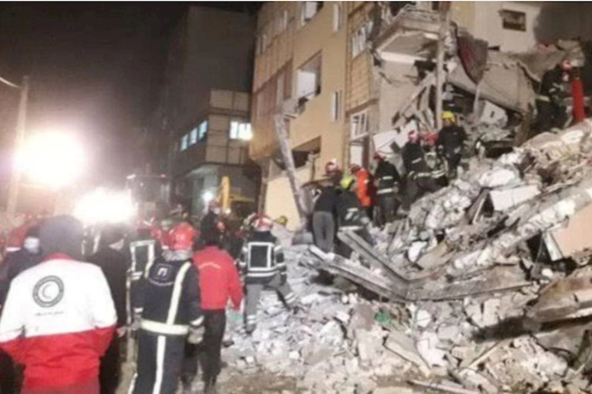 İranda yaşayış binası çökdü
