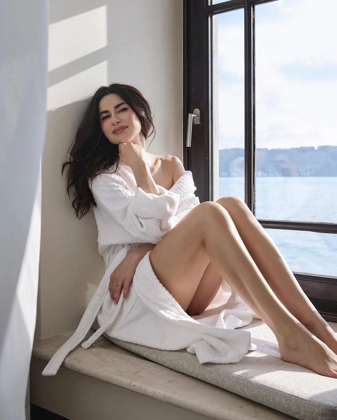 Nəsrin hamam xalatında fotolarını paylaşdı — FOTOLAR Nəsrin hamam xalatında fotolarını paylaşdı — FOTOLAR
