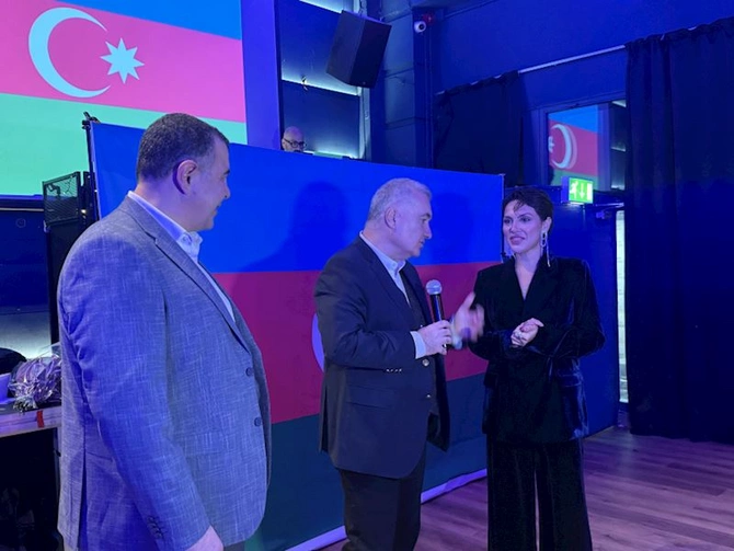Londonda Dünya Azərbaycanlılarının Həmrəyliyi Gününə həsr olunmuş konsert keçirilib — FOTOLAR