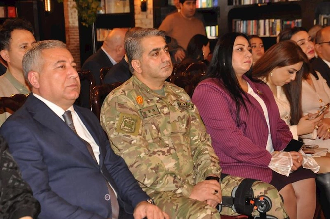 Gülər Coşqunsoyun Prezidentə həsr olunmuş kitablarının təqdimatı keçirildi — FOTOLAR